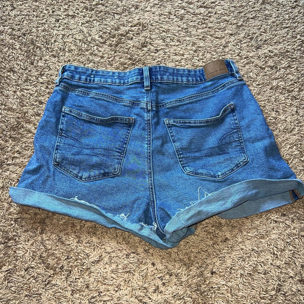 american eagle stretchy shorts, so cute for summer, easy to pair with outfits